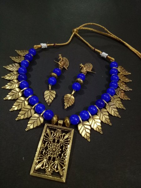 Zesty Golden Leaf Necklace Set