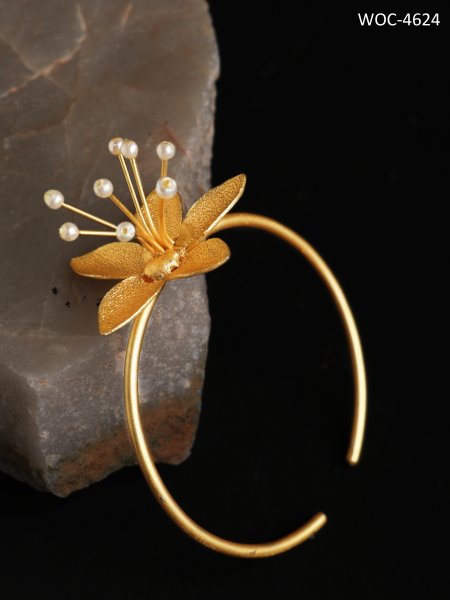 Matt golden flower bracelet/kada